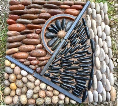 'Pebble Mosaic Art' for the Garden  ~ with Maggy Howarth Studios